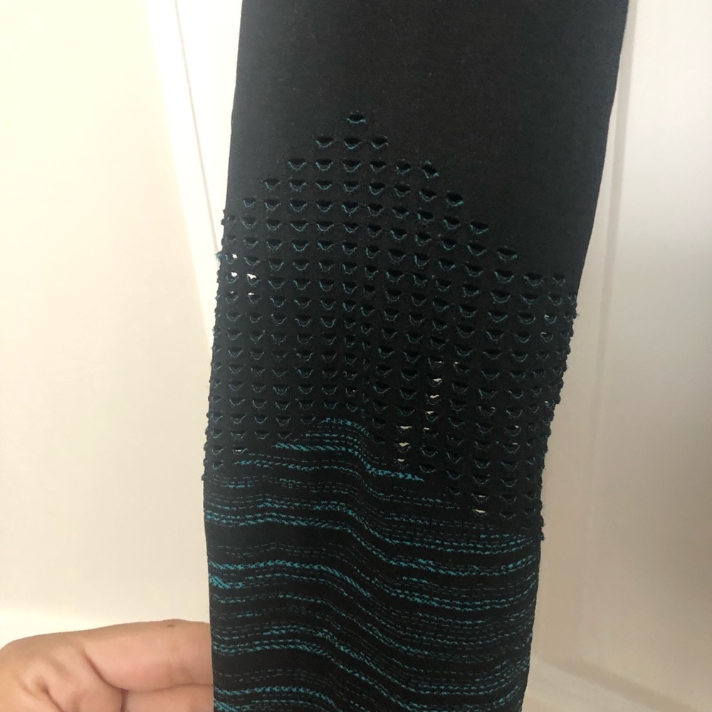 Fabletics Athletic Top - Picture 2 of 3